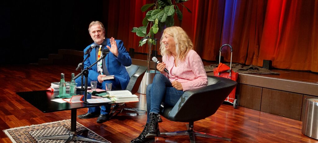 Bernd Kohlhepp und Lisa Federle bei einer Lesung am 5.11.2023 in Balingen und Kirchzarten